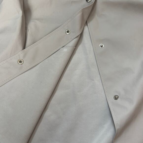 Stutterheim Mosebacke Lightweight Raincoat in Light Sand - Picture 3 of 4